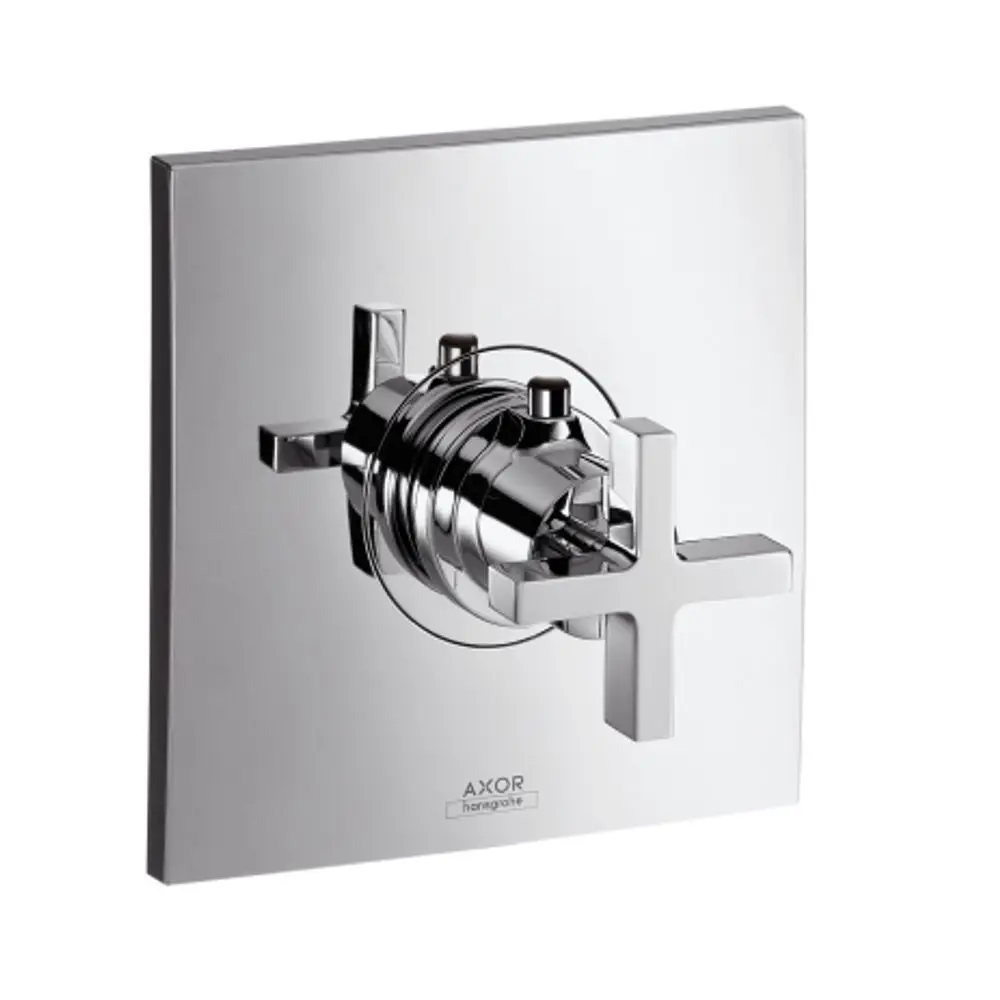Thermostat mit Kreuzgriff in verchromter Oberfläche, montiert auf quadratischer Platte. Hersteller AXOR.